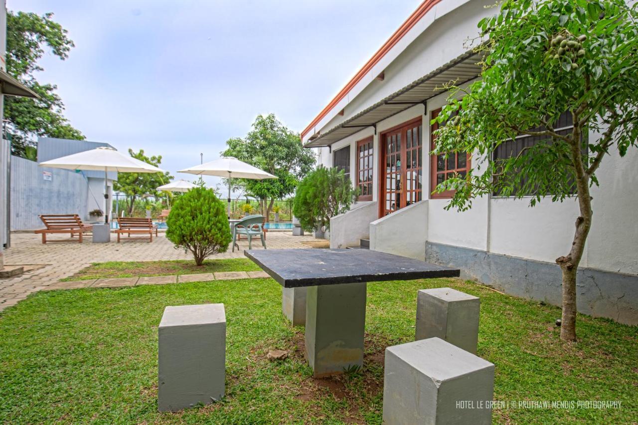 Hotel Le Green Udawalawe Exterior photo